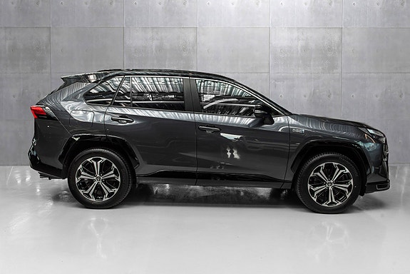 Toyota RAV4 Plug-in Hybrid 6 of 30