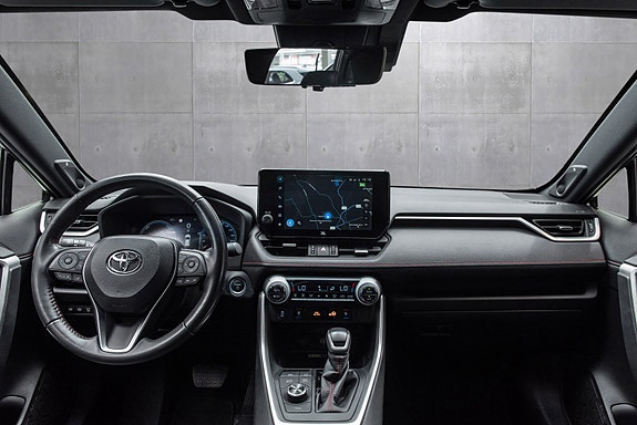 Toyota RAV4 Plug-in Hybrid 16 of 30