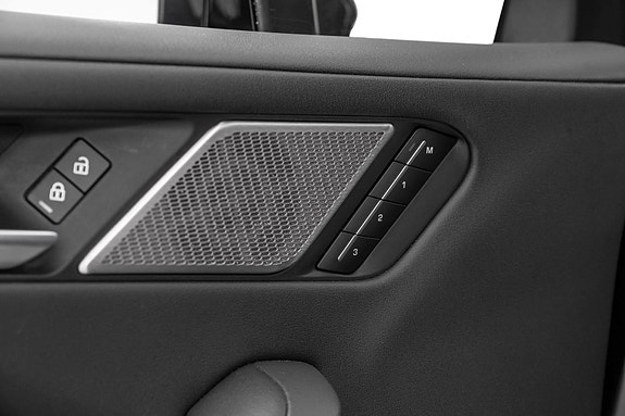 Jaguar I-PACE 24 of 30