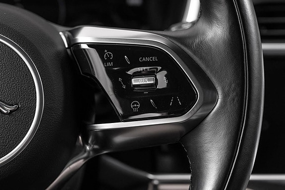 Jaguar I-PACE 16 of 30