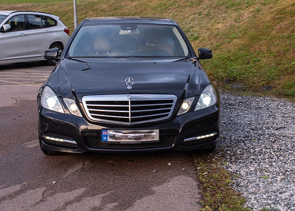 Mercedes-Benz E220 d 2 of 10