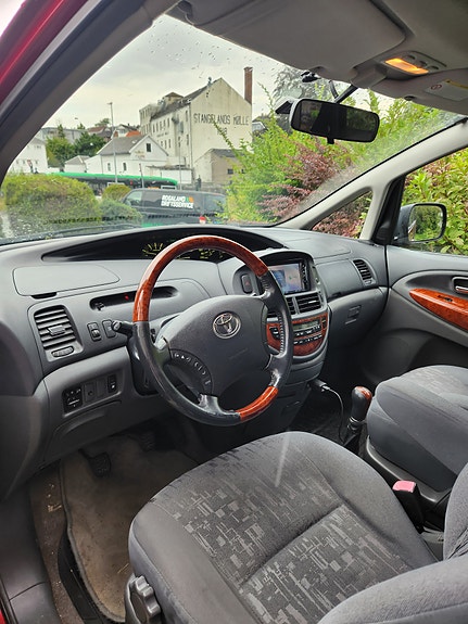 Toyota Previa 2 of 9