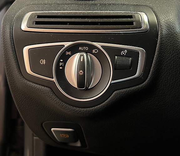 Mercedes-Benz C200 15 of 30