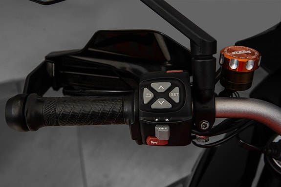 KTM 1290 Super Duke GT 13 of 15