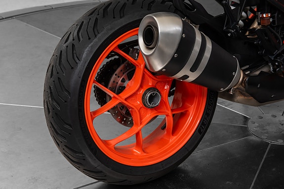 KTM 1290 Super Duke GT 10 of 15