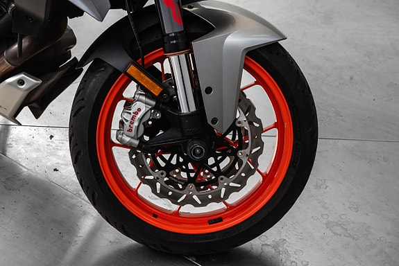 KTM 1290 Super Duke GT 9 of 15