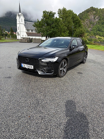 Volvo V90 2 of 23