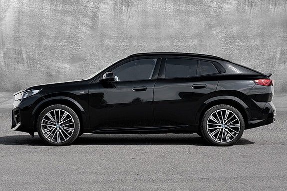 BMW iX2 11 of 30