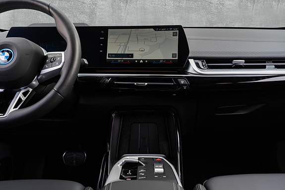 BMW iX2 26 of 30