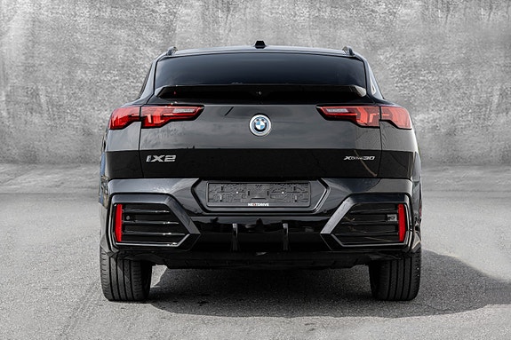 BMW iX2 7 of 30