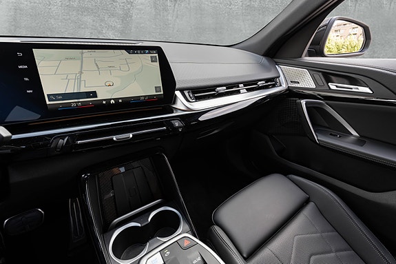BMW iX2 23 of 30