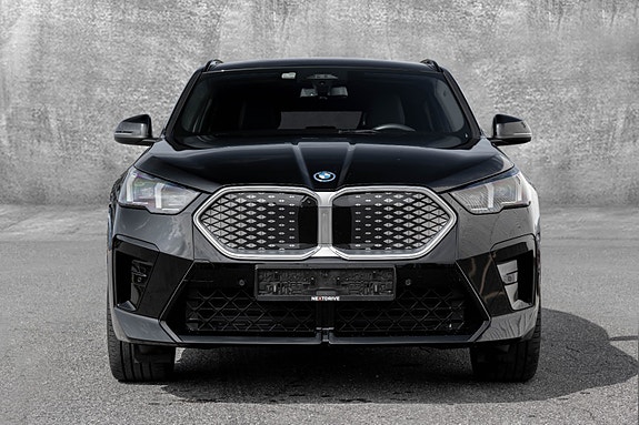 BMW iX2 3 of 30