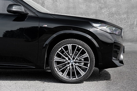 BMW iX2 13 of 30