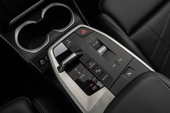 BMW iX2 24 of 30