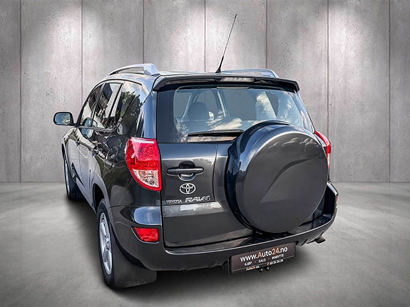 Toyota RAV4 6 of 12