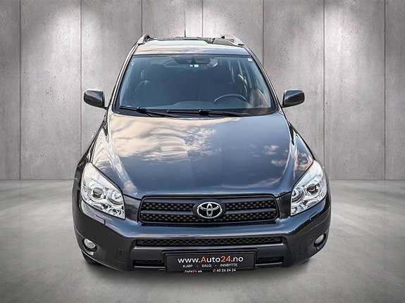 Toyota RAV4 5 of 12