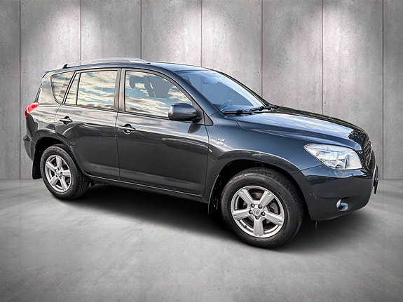 Toyota RAV4 2 of 12