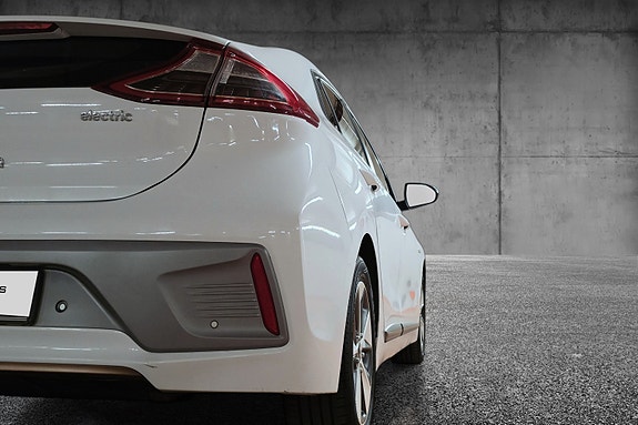 Hyundai IONIQ 10 of 30