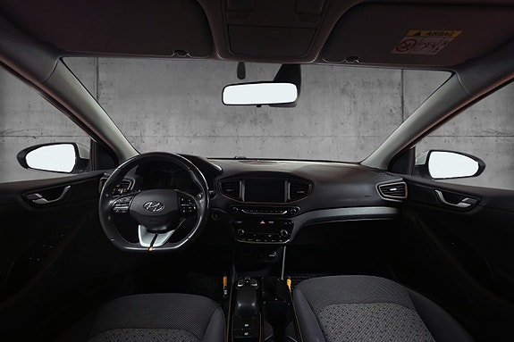 Hyundai IONIQ 13 of 30