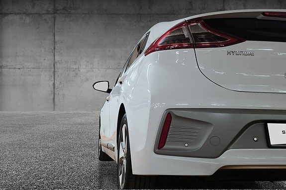 Hyundai IONIQ 8 of 30