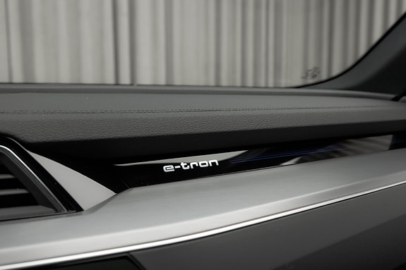 Audi Q8 e-tron 28 of 30