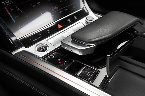 Audi Q8 e-tron 25 of 30