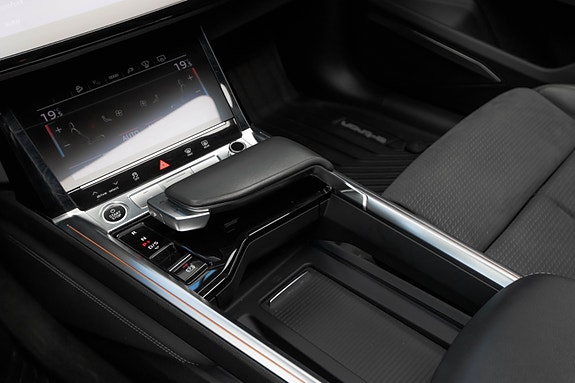 Audi Q8 e-tron 24 of 30