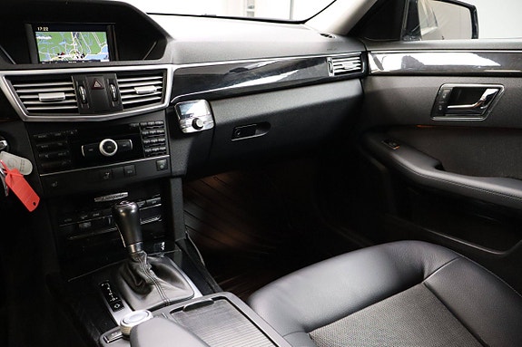 Mercedes-Benz E200 25 of 30