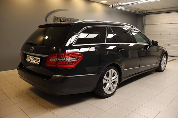 Mercedes-Benz E200 2 of 30
