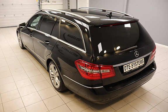 Mercedes-Benz E200 18 of 30