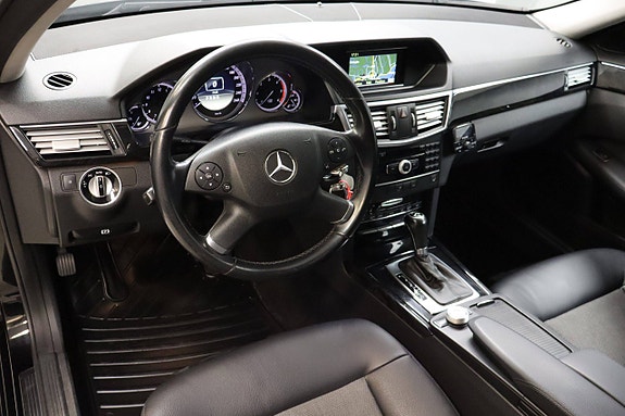Mercedes-Benz E200 21 of 30