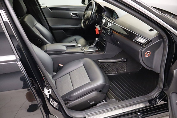Mercedes-Benz E200 23 of 30