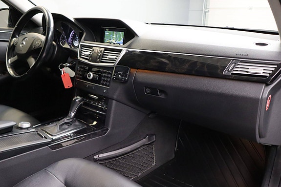 Mercedes-Benz E200 24 of 30