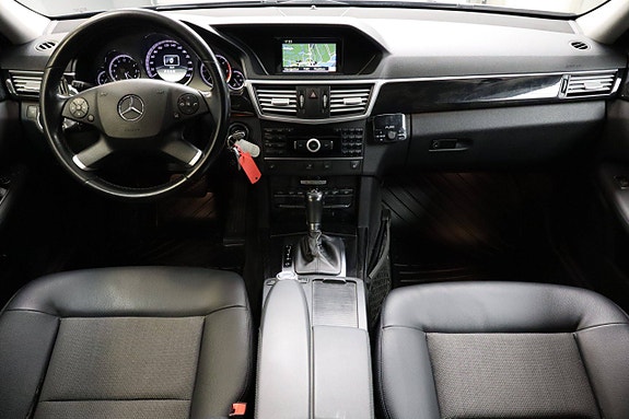 Mercedes-Benz E200 3 of 30