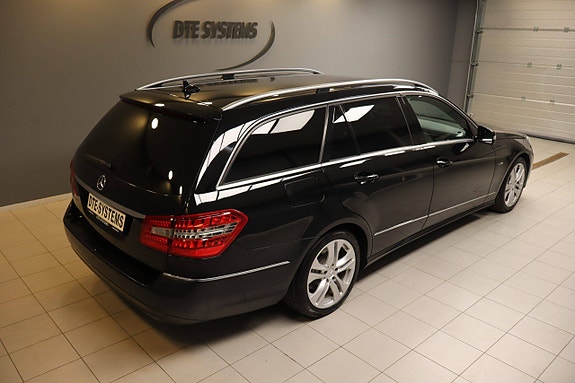 Mercedes-Benz E200 13 of 30