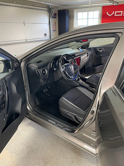 Toyota Auris 4 of 13