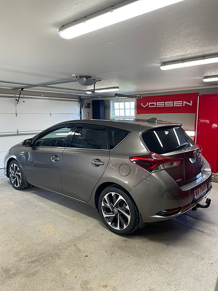 Toyota Auris 8 of 13