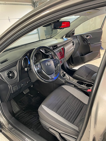 Toyota Auris 3 of 13