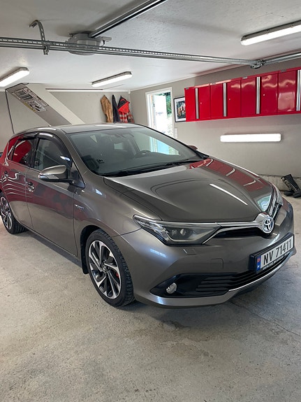 Toyota Auris 10 of 13