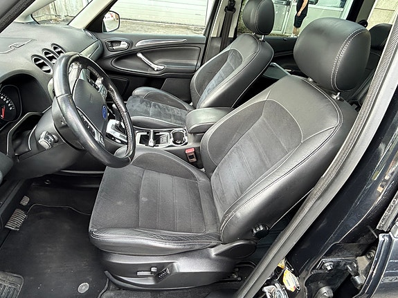 Ford S-MAX 27 of 30