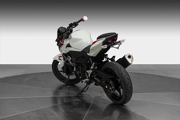 Kawasaki Z 400 7 of 13