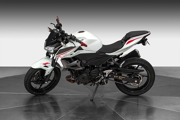 Kawasaki Z 400 6 of 13