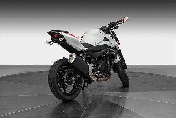 Kawasaki Z 400 2 of 13
