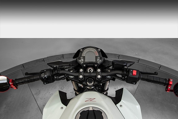 Kawasaki Z 400 10 of 13