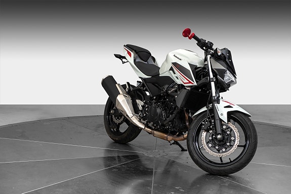 Kawasaki Z 400 3 of 13