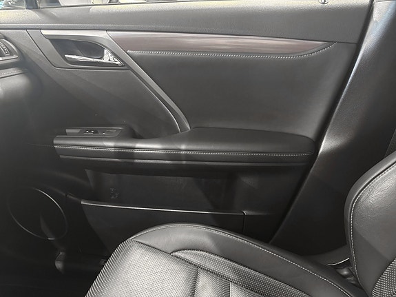 Lexus RX450h 16 of 23