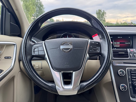 Volvo XC60 16 of 21