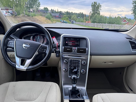 Volvo XC60 14 of 21