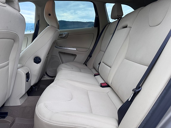 Volvo XC60 11 of 21