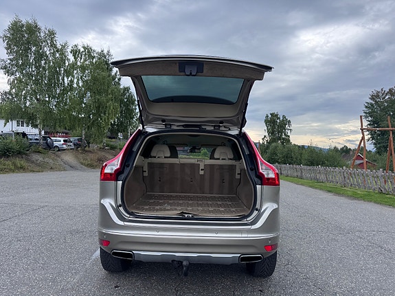 Volvo XC60 9 of 21